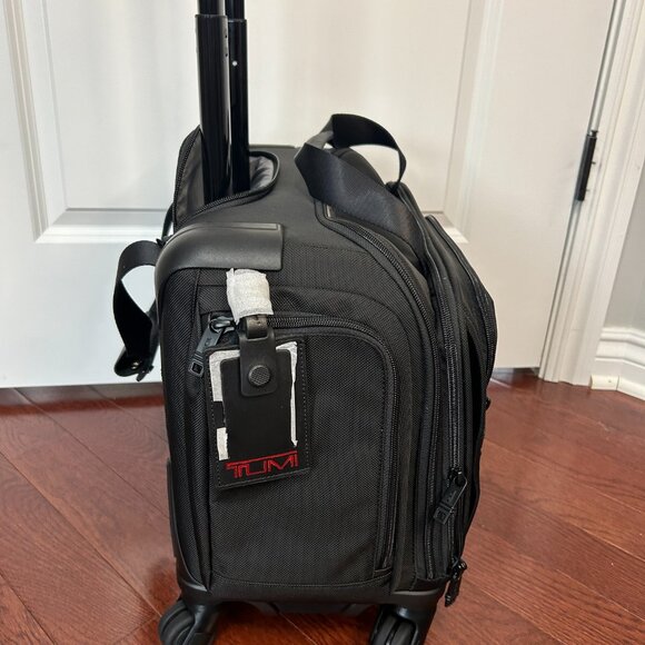 Tumi Alpha 2 - 4 Wheeled Compact Duffel Black NWT - Picture 5 of 8